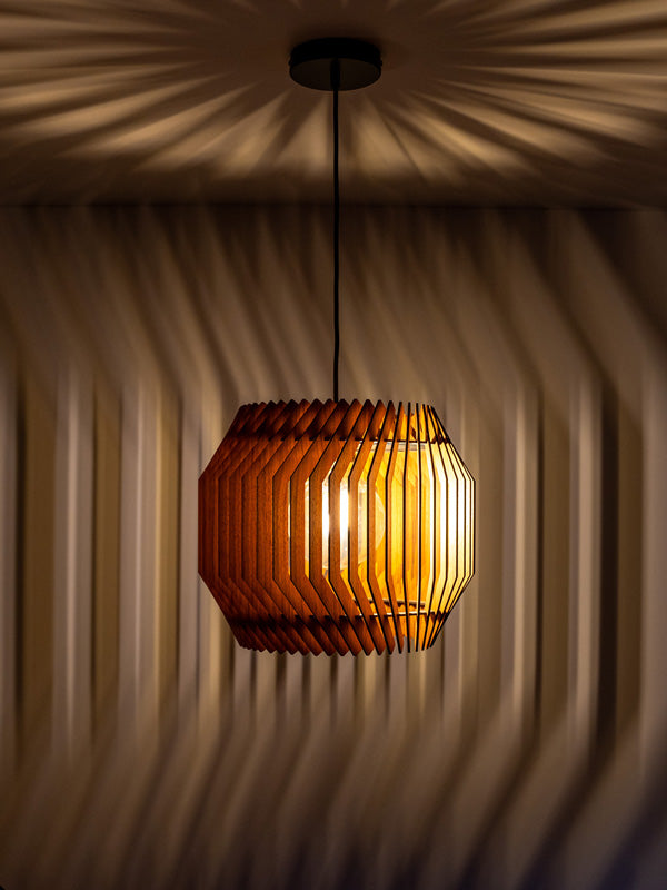 Pendelleuchte Manhattan – moderne Holz Designlampe aus Nussbaum oder Kirschholz