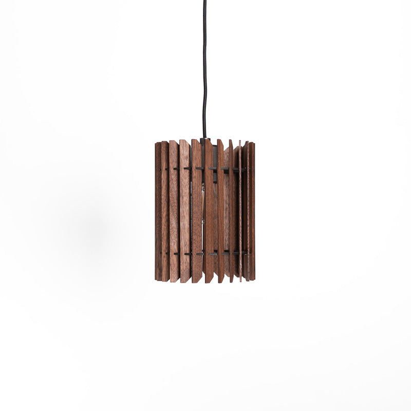 Manila Pendelleuchte Ø17 – Massivholz Designleuchte aus Nussbaum oder Kirschholz