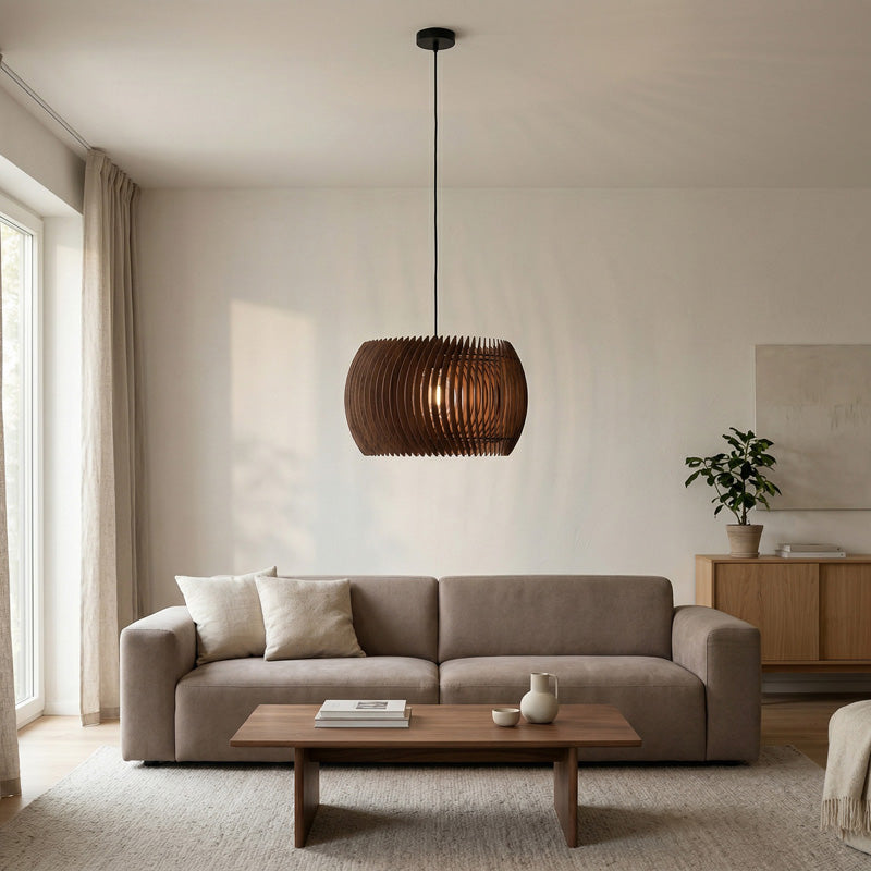 Pendelleuchte Holz im Wohnzimmer – warme Beleuchtung für ein ruhiges und stilvolles Zuhause