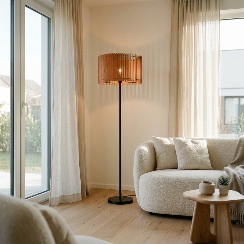 Stehleuchte Holz Wohnzimmer – natürliche Beleuchtung mit warmem Licht und ruhiger Ausstrahlung
