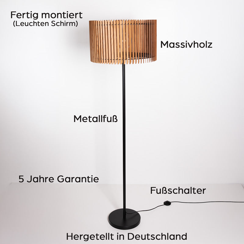 Stehleuchte Holz Details – Massivholz Schirm und schwarzes Metallgestell im Überblick