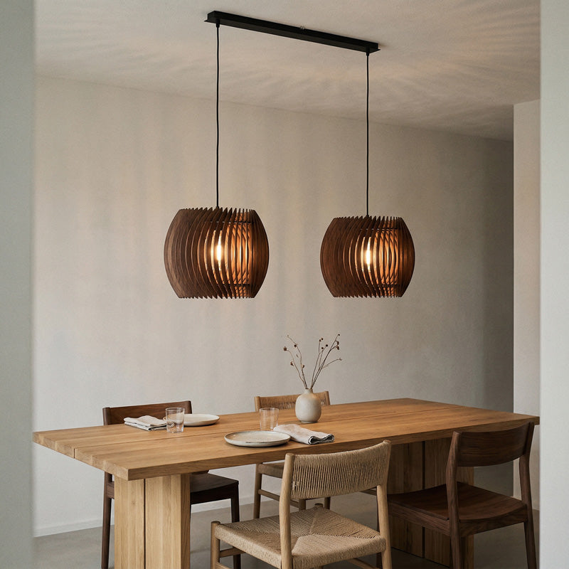Pendelleuchte Holz 2er Set über Esstisch – gleichmäßige Beleuchtung für lange Tischflächen